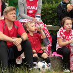 Młodzież Stomilu razem ze Stomil Socios wspólnie ogląda mecz Polska - Ukraina