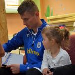 Piłkarze Stomilu w odwiedzinach u dzieci na olsztyńskim Zatorzu