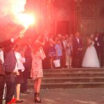 Kibicowska brama na ślubie fanatyka Stomilu