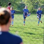 Socios Stomil wyremontowało boisko dla młodych piłkarzy