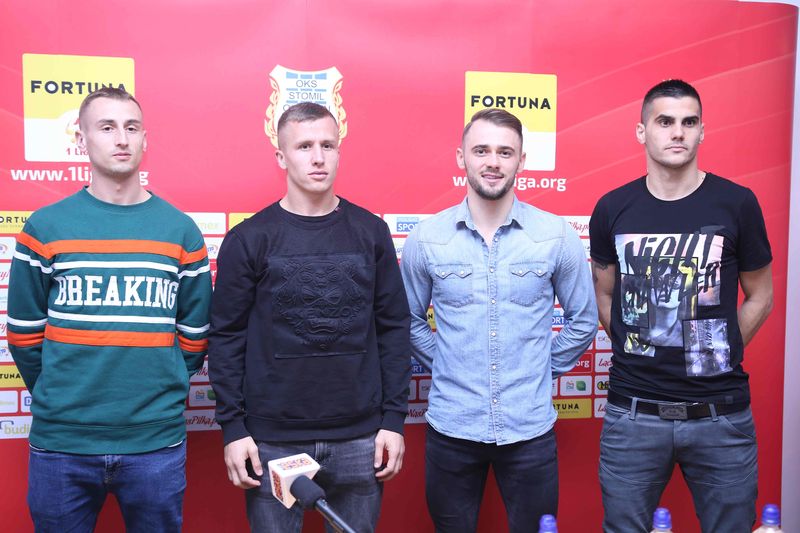Stoją od lewej: Waldemar Gancarcyzk, Mateusz Gancarczyk, Szymon Sobczak, Płamen Kraczunow, fot. Paweł Piekutowski
