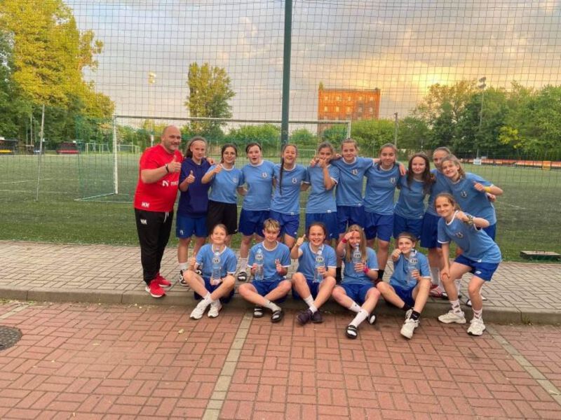 Piłkarki Stomilu Olsztyn U-15 w ćwierćfinale Centralnej Ligi Juniorek. Fot. Materiał prasowy zespołu