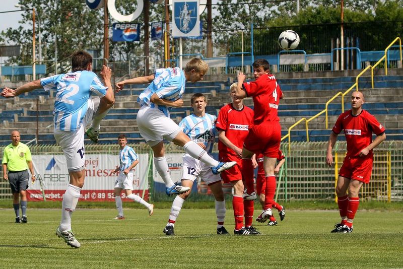 Arkadiusz Mroczkowski strzela bramkę na 1:0, fot. Artur Szczepański