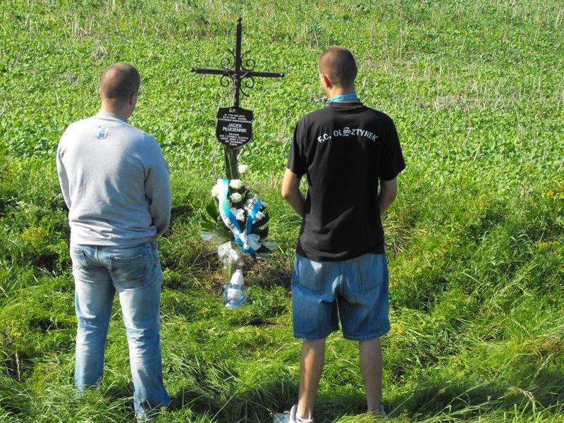 Przedstawiciele FC Olsztynek odwiedzili miejsce, w którym zginął Jacek Płuciennik, fot. Archiwum kibiców Stomilu z FC Olsztynek