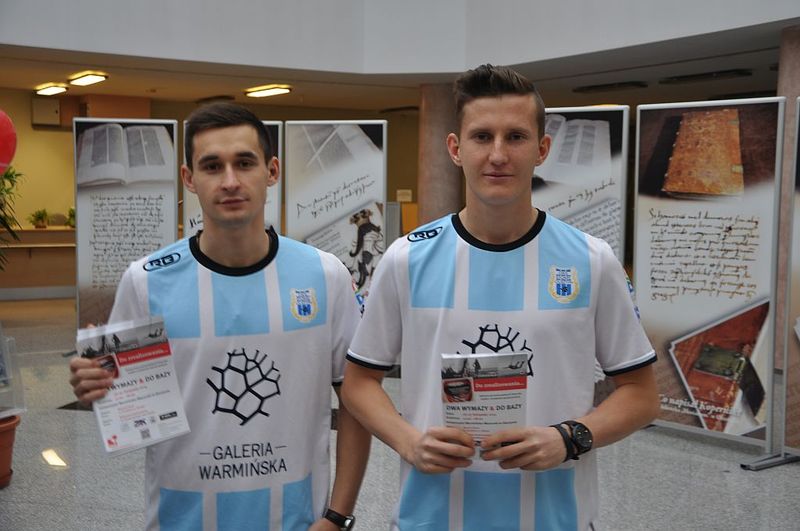 Piłkarze Stomilu promowali akcję oddawania szpiku kostnego, fot. Aleksander Chodźko
