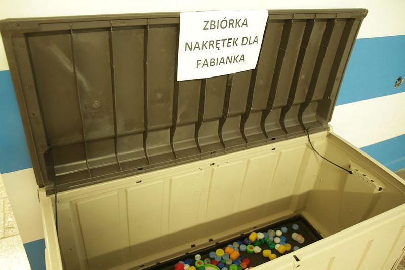 Zbieramy plastikowe zakrętki dla Fabianka!, fot. Emil Marecki