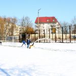 Odśnieżanie boiska treningowego Stomilu Olsztyn