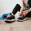 Bieżnia w salonie – jak wkomponować sprzęt w wystrój mieszkania?