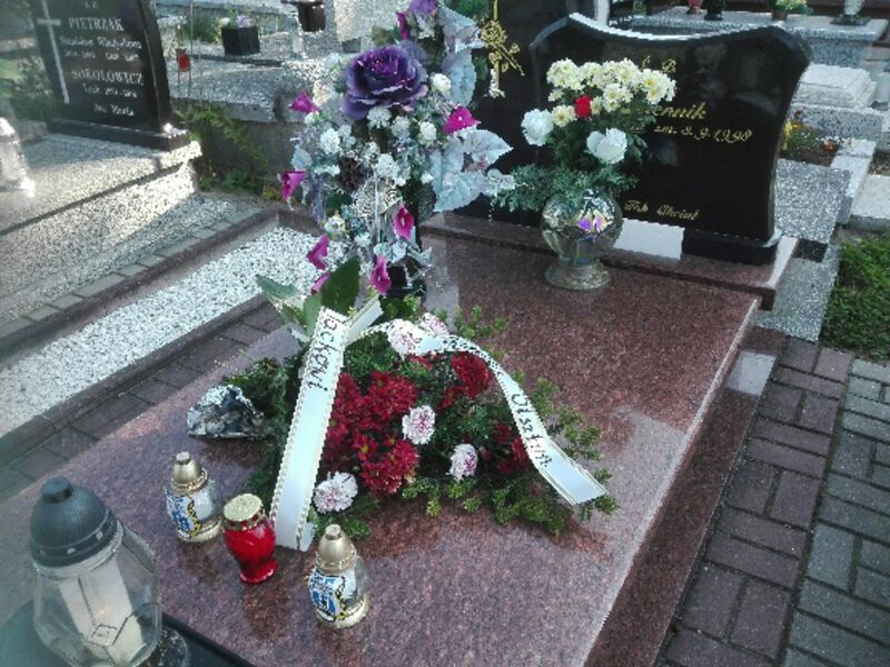 Stomilowcy odwiedzili grób Jacka Płuciennika. Fot. Kibic Stomilu Olsztyn