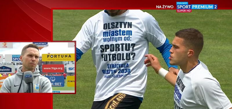 W takich koszulkach Stomil Olsztyn wyszedł na rozgrzewkę. Fot. ipla.tv