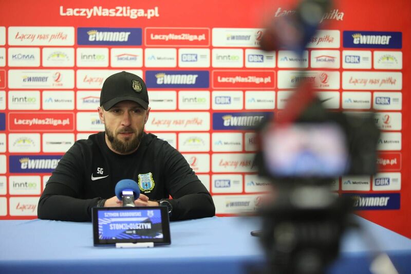 Szymon Grabowski podczas konferencji po meczu z Polonia. Fot. Łukasz Kozłowski