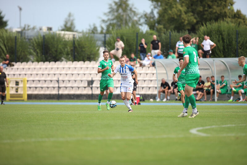 Mateusz Pajdak w meczu z Mławianką Mława 1:0. Fot. Łukasz Kozłowski