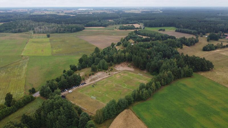 Stadion w Dźwierzutach. Fot. Paweł Piekutowski