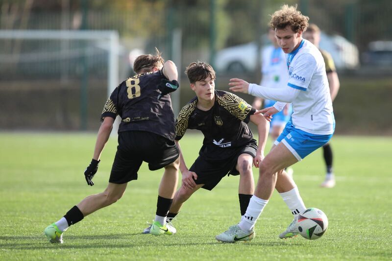 Stomil Olsztyn wygrał 4:0 ze Stomilem II Olsztyn. Fot. Łukasz Kozłowski