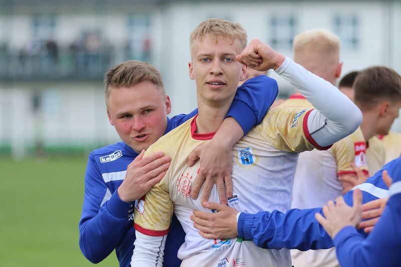 Kacper Sionkowski zdobył dwa gole w Łowiczu. Fot. Paweł Piekutowski