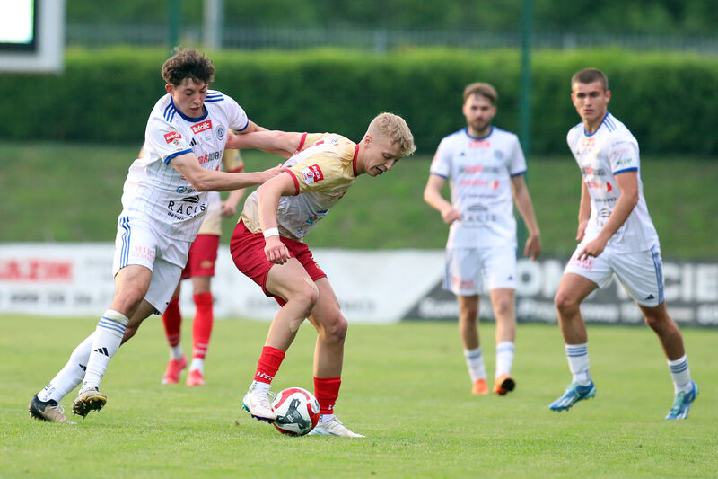 Kacper Sionkowski w meczu z Wigrami Suwałki. Fot. Łukasz Kozłowski