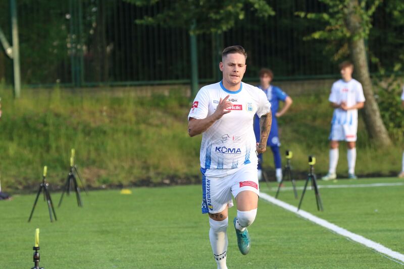 Mateusz Małkiewicz podczas meczu dla testowanych zawodników / fot. Emil Marecki