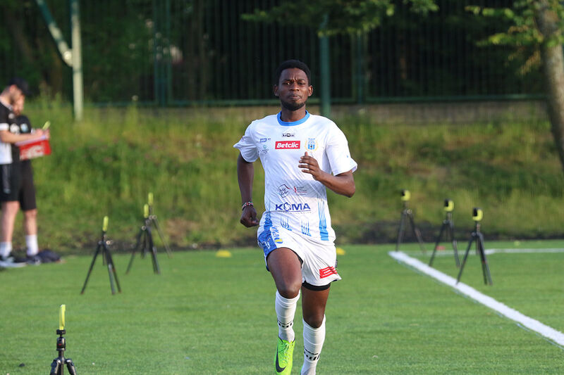Jeffrey Njoroge podczas meczu dla testowanych zawodników / fot. Emil Marecki