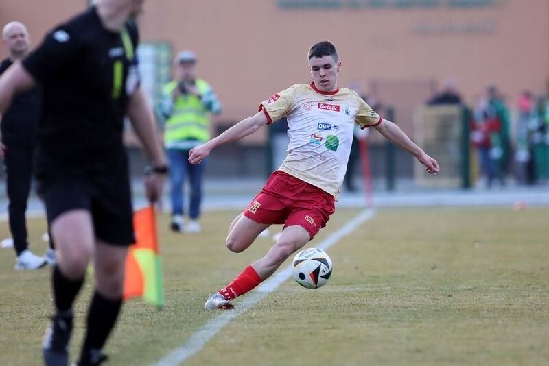 Oskar Bienenda w meczu z Wartą Sieradz. Fot. Łukasz Kozłowski