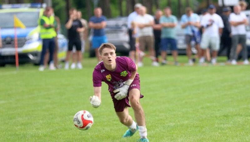 Konrad Marciniak w meczu GKS II Szczytno 0:13 Stomil Olsztyn. Fot. Emil Marecki