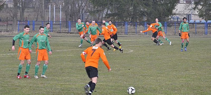 W kwieniu na boisku w Biskupcu grały rezerwy Stomilu, fot. Emil Marecki