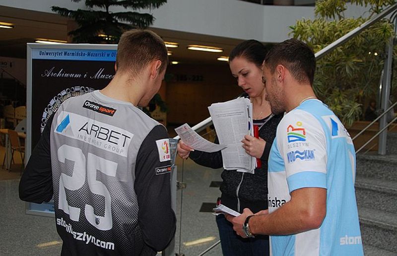 Piłkarze Stomilu wspierali akcję rejestracji dawców szpiku, fot. stomilolsztyn.com