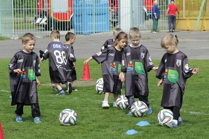Przedszkolaki trenowały na stadionie Stomil Olsztyn, fot. Emil Marecki