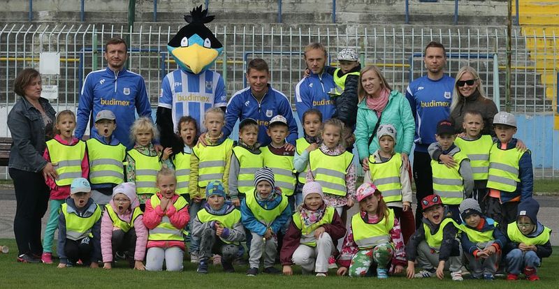 Przedszkolaki z wizytą na stadionie, fot. Emil Marecki