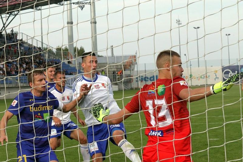 Michał Leszczyński kilkukrotnie uratował zespół od utraty więcej bramek, fot. Emil Marecki