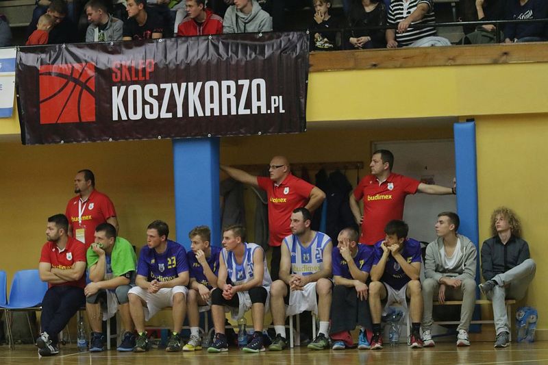 Koszykarze Stomilu liczą na głośny doping swoich kibiców, fot. Emil Marecki