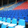Przemysłówka montuje krzesełka na stadionie Stomilu 